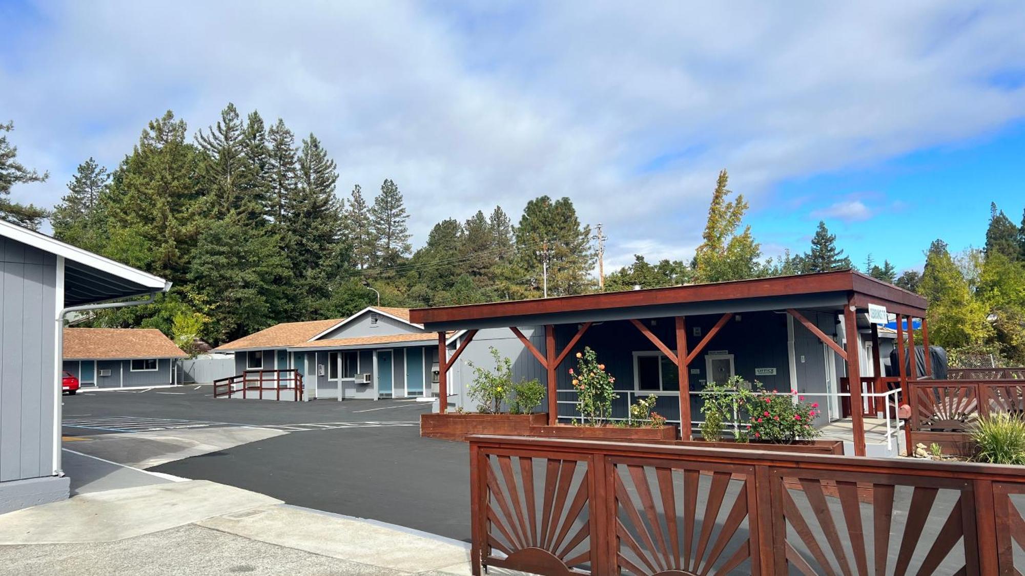 Pine Cone Motel Willits Exterior photo