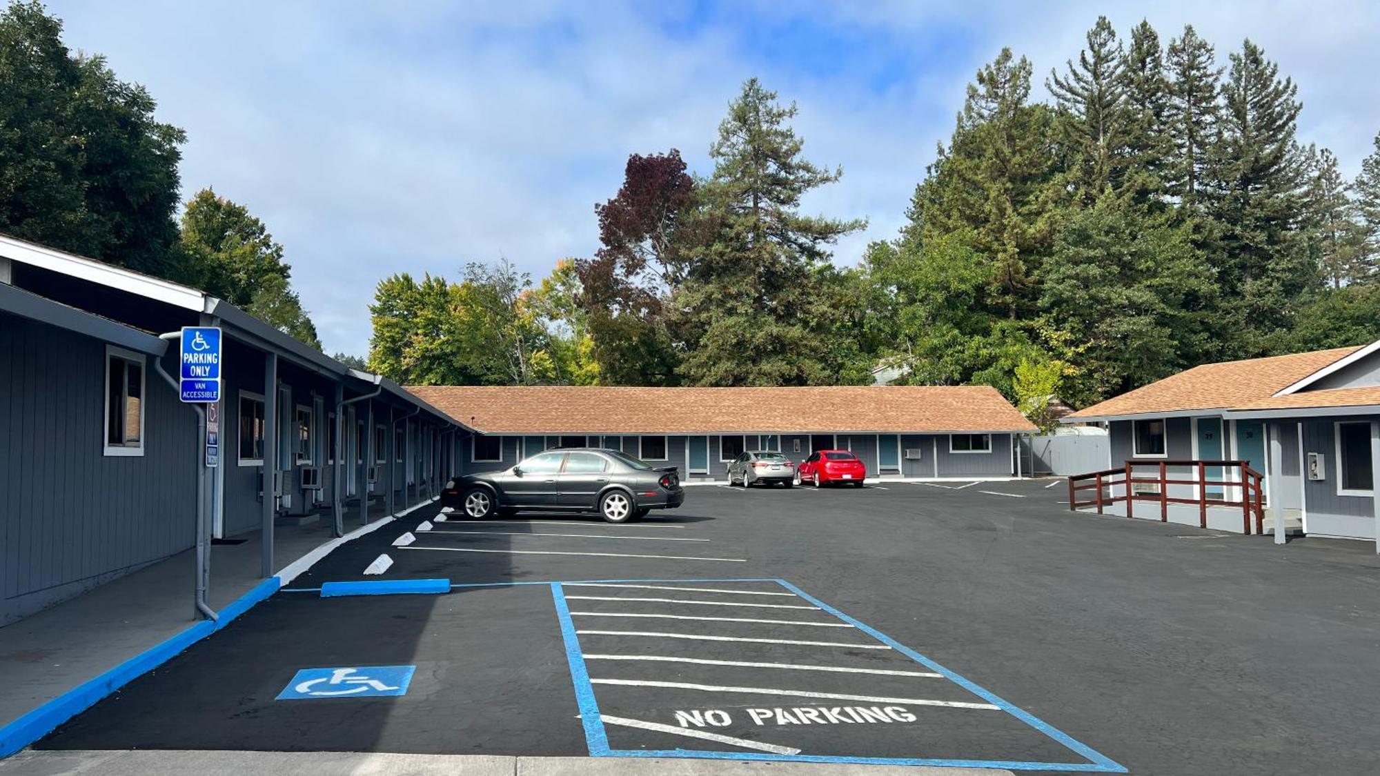 Pine Cone Motel Willits Exterior photo