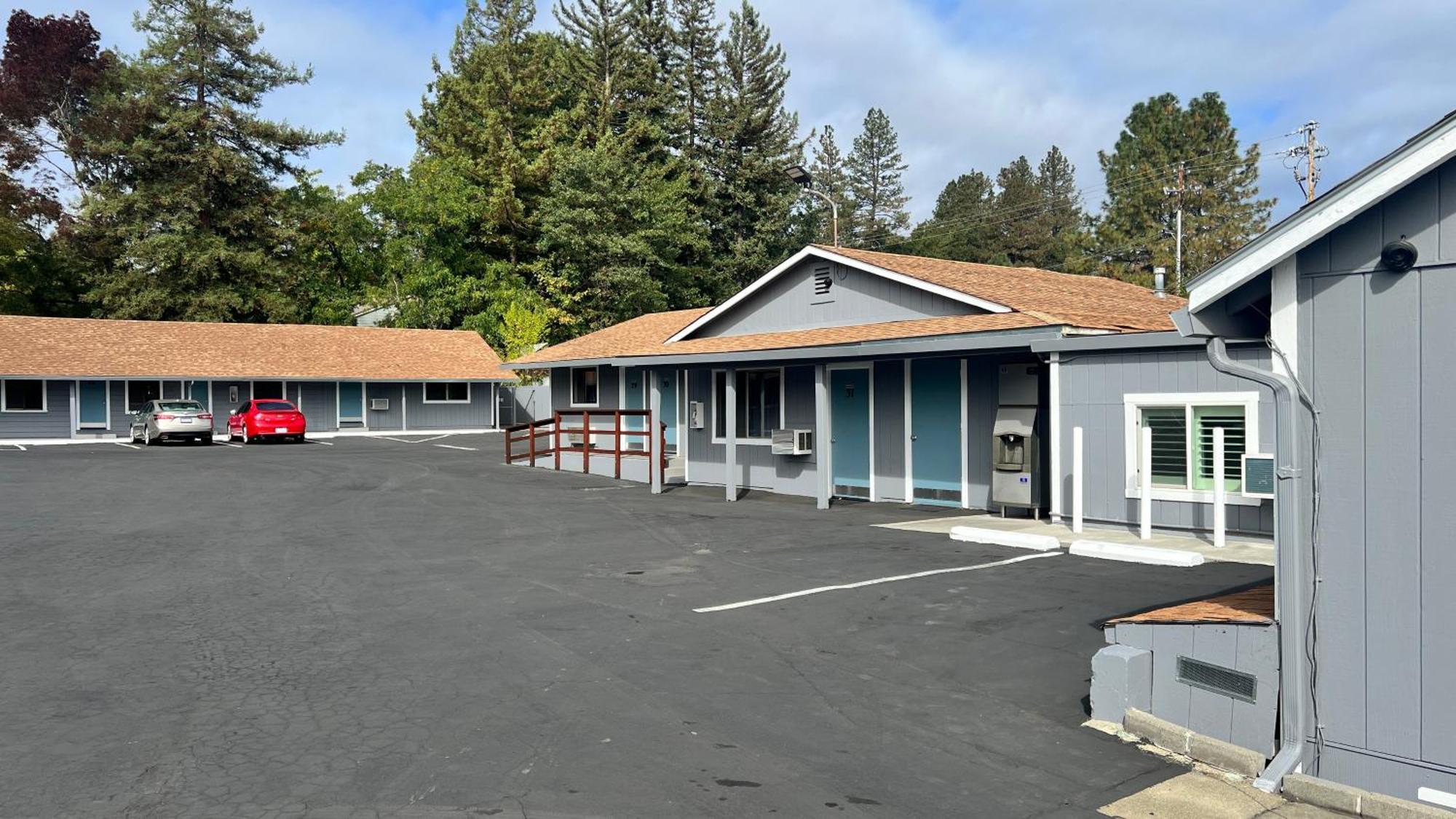 Pine Cone Motel Willits Exterior photo