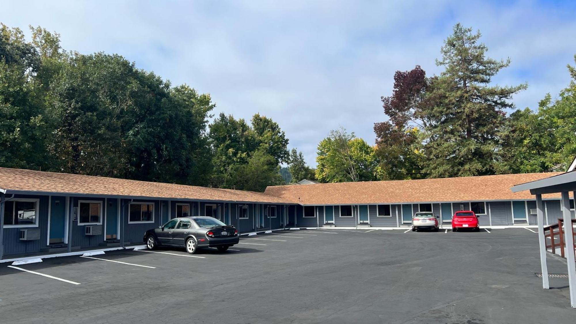Pine Cone Motel Willits Exterior photo